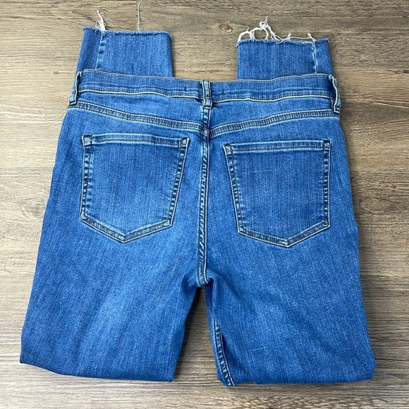 Free PeopleWomen’s Distressed Button Fly Raw Hem Denim Skinny Jeans, size 30 - Picture 10 of 11